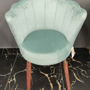 Poltroncina a forma di conchiglia