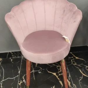 Poltroncina a forma di conchiglia