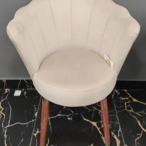 Poltroncina a forma di conchiglia