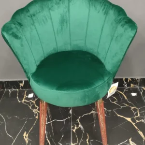 Poltroncina a forma di conchiglia