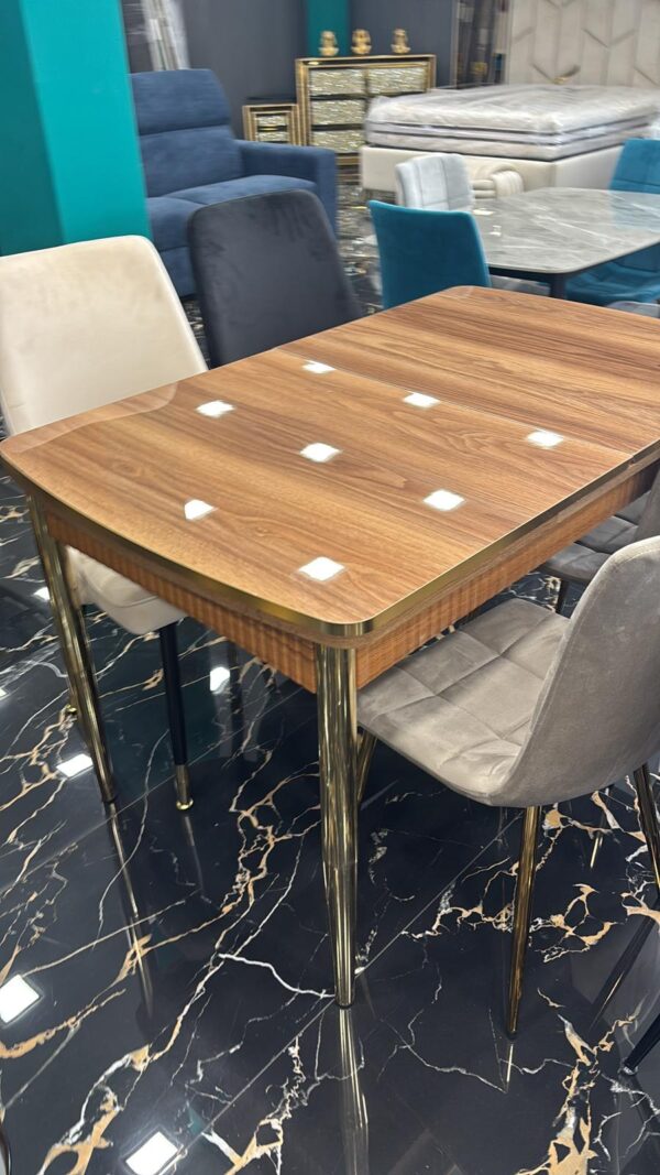 Tavolo allungabile effetto legno cannettato